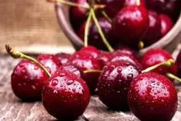 چگونه گیلاس را با کرمهایش بخوریم | بدون نگرانی گیلاس بخور