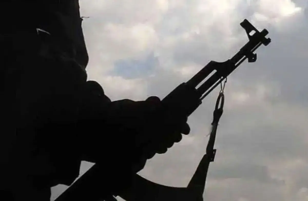 روزنامه اطلاعات: آقایان مسئول! زمانی که تروریست‌ها داشتند مسلح می شدند کجا بودید؟ | مگر نمی گفتید اگر چه فقر هست، اما امنیت داریم؟