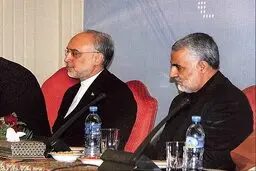 علی اکبر صالحی درباره مذاکرات محرمانه با آمریکا: به سردار سلیمانی گفتم کمک کنید دوستان این قدر اذیت نکنند؛ گفت تلاش می‌کنم؛ او موافق و همراه بود که مسائل حل شود