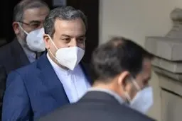 مذاکرات ایران و گروه ۱+۴  |  عراقچی تهران را ترک کرد