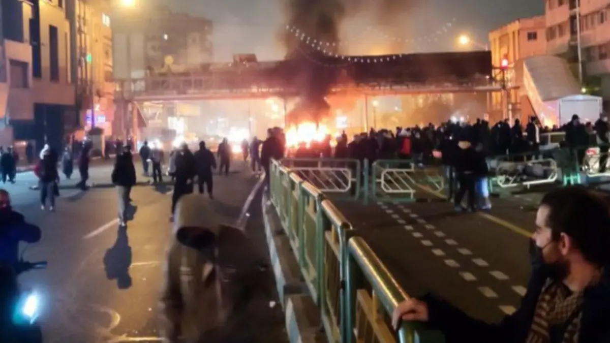 در ۱۸ و ۱۹ دی ماه «چند هزار نفر» کشته و شهید شدند که بیشترین آن در شامگاه ۱۸ دی بود | در این دو شب، ۳۵۰ تا ۴۰۰ هزار نفر در تجمعات کل کشور حضور داشته‌اند