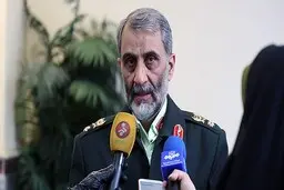 
مجرمی که به سمت مامور تیراندازی می‌کند باید در دم دستش قطع شود
