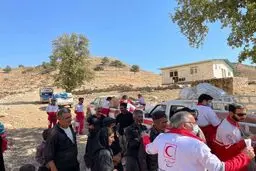 لحظه‌ی هجوم مردم به سازمان هلال احمر برای گرفتن وسایل گرمایشی | در را شکستند!+ ویدئو