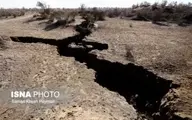 شکاف‌هایی با بیش از ۸۰ کیلومتر و عمق ۵۰ متر در دشت نیشابور 
