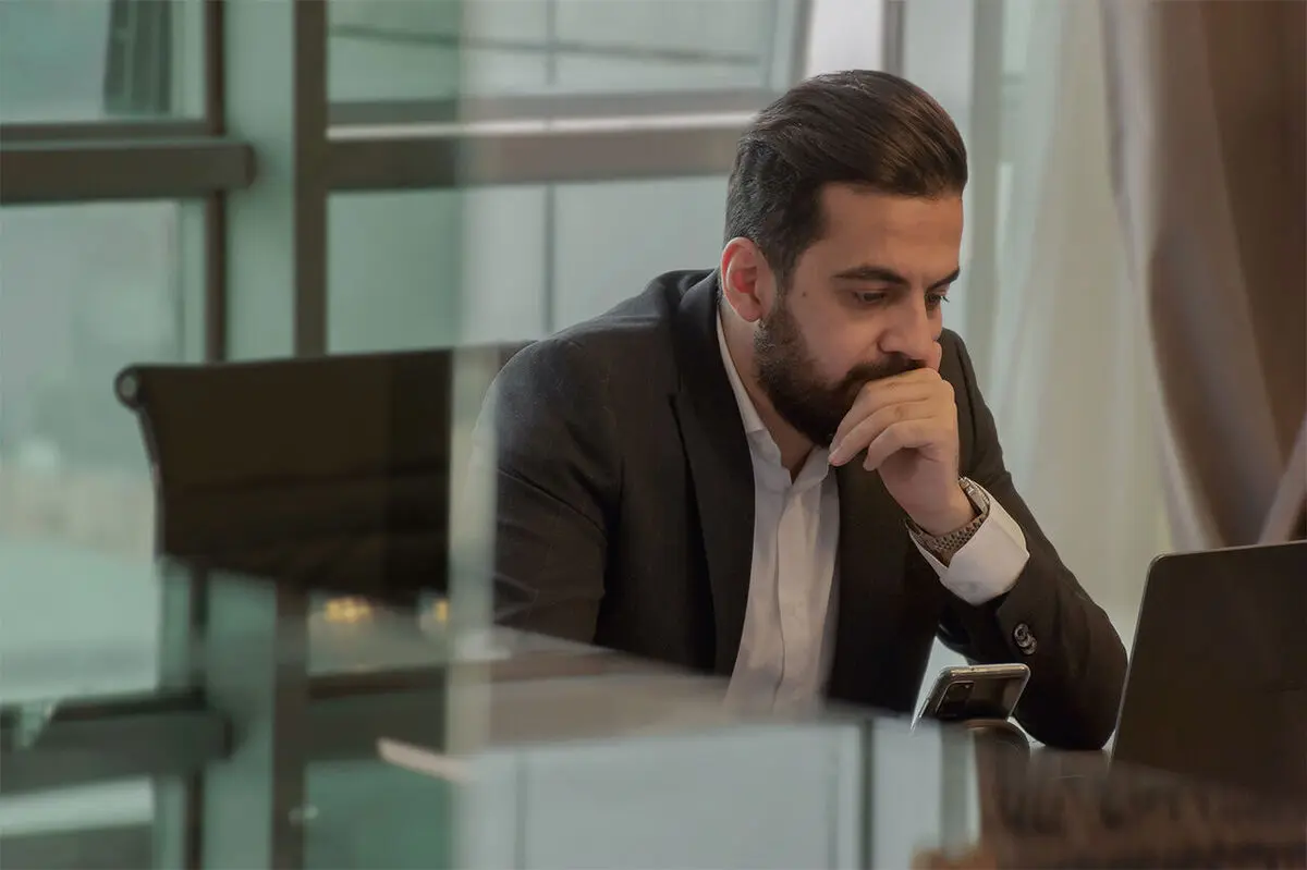 یک ایرانی اولین توییت تاریخ را به قیمت ۲.۹ میلیون دلار از بنیانگذار توییتر خرید