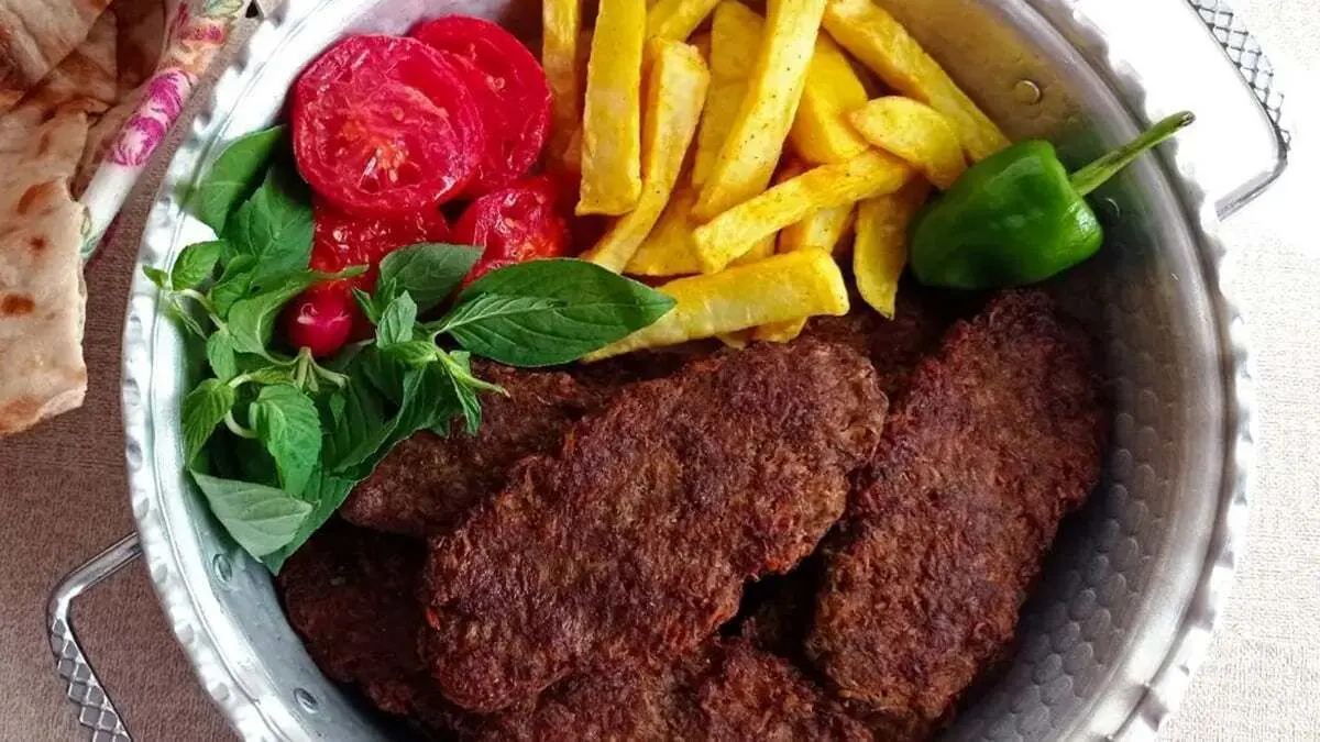 شامی منجیل، طعمی اصیل از گیلان | ترکیبی خوش‌عطر از سبزیجات و گوشت محلی +ویدئو