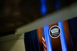 رویترز: آزمایش موشک فراصوت آمریکا به‌خاطر نقایص فنی به حالت تعلیق درآمد