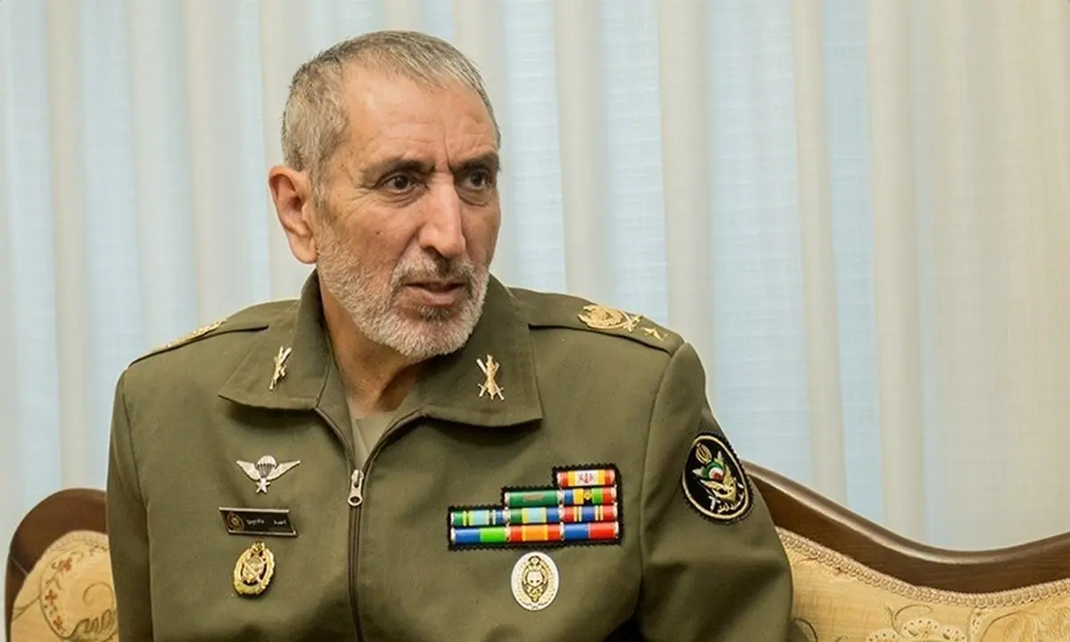 ساده‌زیستی پدر انتخابی درونی است | همیشه می‌گوید خانه‌ سازمانی ما برای من و مادرتان بزرگ است؛ شما خانه‌تان را به یک نیازمند بدهید و بیایید در منزل ما