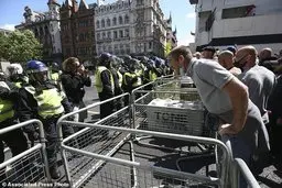 مردمِ معترض، رهبرانِ خاموش 