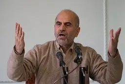 فرشاد مومنی:در بودجه 1401 از ثروتمندها یی که مانند زالو به جان اقتصاد افتاده‌اند مالیات نمی گیرند و مالیات را به سمت مصرف برده اند