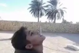 اقدام بسیار خطرناک یک پدر | سیبل قرار دادن فرزند برای شلیک!+ویدئو 