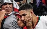 اشرف وسط زمین فوتبال لخت شد! | حرکت عجیب یک مراکشی پس از برد تاریخی!+ویدئو 