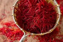 طلای سرخ گران شد | رشد قیمت زعفران ارتباطی با صادرات ندارد