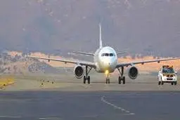 لحظه عجیب و غیرمنتظره تصادف دو ماشین در فرودگاه+ویدئو 