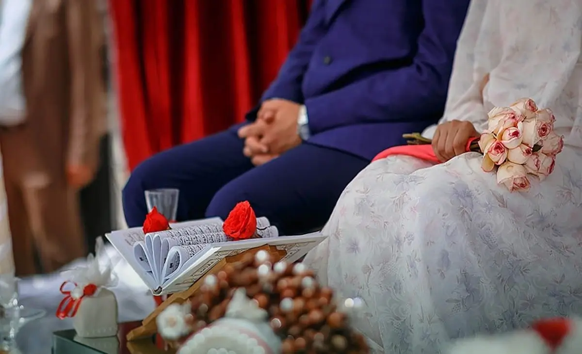 ازدواج جوان ایرانی با پیرزن 90 ساله‌ی میلیاردر انگلیسی جنجالی شد! | عاشقش شدم!+تصاویر با ژست‌های تایتانیکی!