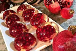 طرز تهیه ژله یلدایی برای سفره شما | ترکیب انار و ژله آلوئه‌ورا، یک دسر ساده  و فوری برای انار 