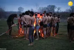 یونان پناهجویان را نیمه عریان کرد 