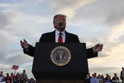 ادامه جنگ شبکه های اجتماعی با ترامپ و هوادارانش