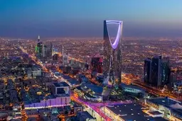 عربستان چگونه خود را بازسازی می‌کند؟ | نوسازی صحرای داغ 