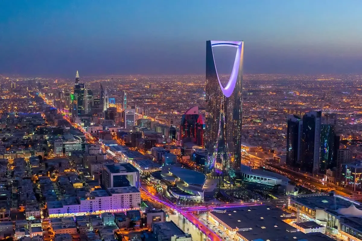 عربستان چگونه خود را بازسازی می‌کند؟ | نوسازی صحرای داغ 