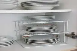کابینت زیر سینک رو اینطوری سر و سامان بده! | ترفند مرتب کردن کابینت زیر سینک آشپزخانه