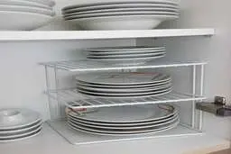 کابینت زیر سینک رو اینطوری سر و سامان بده! | ترفند مرتب کردن کابینت زیر سینک آشپزخانه