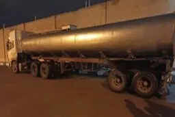 مشروبات الکلی خارجی در مخزن تریلری +تصاویر