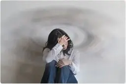 از چه عواملی دور باشیم تا دچار حمله میگرنی نشویم؟ | عوامل حمله میگرنی