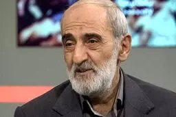 حسین شریعتمداری، مدیرمسئول روزنامه کیهان، تندروی را ستود و میانه‌روی را انحراف نامید!