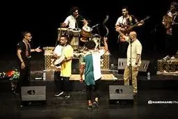 ستاد امر به معروف در کنسرت لیان | فروش شال‌های یک‌بار مصرف به قیمت ۲۰۰ هزار تومان! +ویدئو