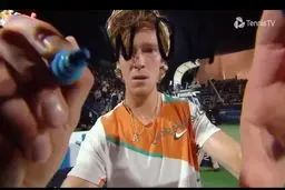 پیامی که تنیسور معروف روسی روی لنز دوربین نوشت چه بود؟