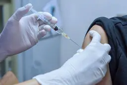 آیا می‌توان واکسن کرونا و سایر واکسن‌ها را همزمان تزریق کرد؟ 