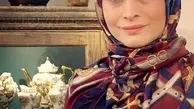 جذابیت مریم کاویانی با روسری آبی | رنگ آبی خانم بازیگر را دوبرابر جذاب کرده است