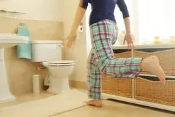 علائم وجود خون در ادرار که تا الان نمیدونستید با این چیزا اتفاق میوفته! | اگه اینارو ندونی راهی بیمارستان میشی 