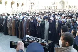 پیکر آیت الله مصباح یزدی در حرم حضرت معصومه (س) به خاک سپرده شد