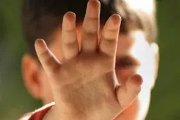 کودک‌آزار دیده ملایری از خانه امن ترخیص شد