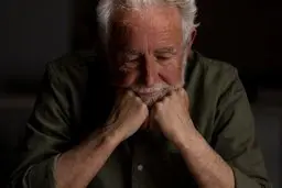 توصیه‌های طب سنتی به سالمندان در شرایط جنگی