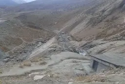 چشمه کوهرنگ که آب ۵ شهر را تامین می کند، خشک شد

