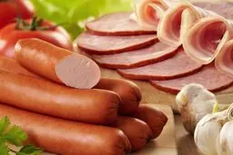 با خوردن تنها یک عدد سوسیس در بدن شما چه اتفاقی می افتد؟