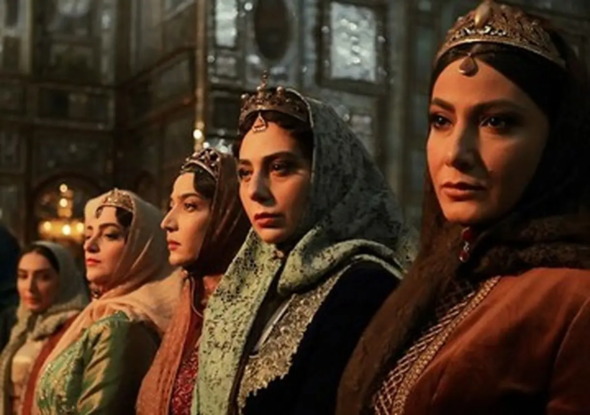 چرا در زمان قاجار زنان روسری خود را عقب میدادند؟ + تصویر