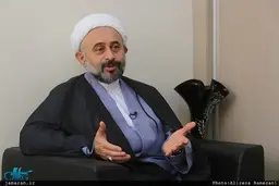 نقویان: از ۳۵ شغلت ۵ تا را به دیگری بده!