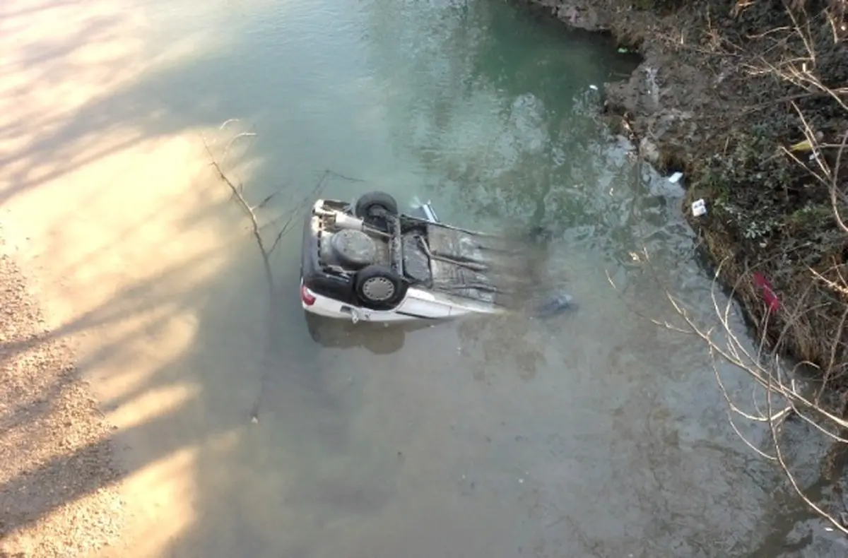 حادثه عجیب سقوط ماشین در کانال آب | تعداد آسیب دیدگان چند نفر است؟ +ویدئو