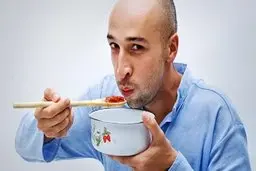 به هیچ وجه غذا و نوشیدنی داغ را فوت نکنید | معده شما داغان خواهد شد!