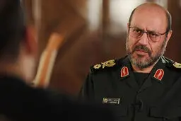 انتقاد روزنامه اصولگرا از حسین دهقان | چرا از اسم مشاور رهبری سوء استفاده می کنید؟