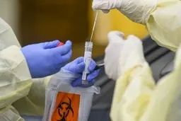 
افرادی که به کرونا مبتلا می‌شوند،حداقل برای مدت کوتاهی از ابتلای مجدد مصون‌اند.
