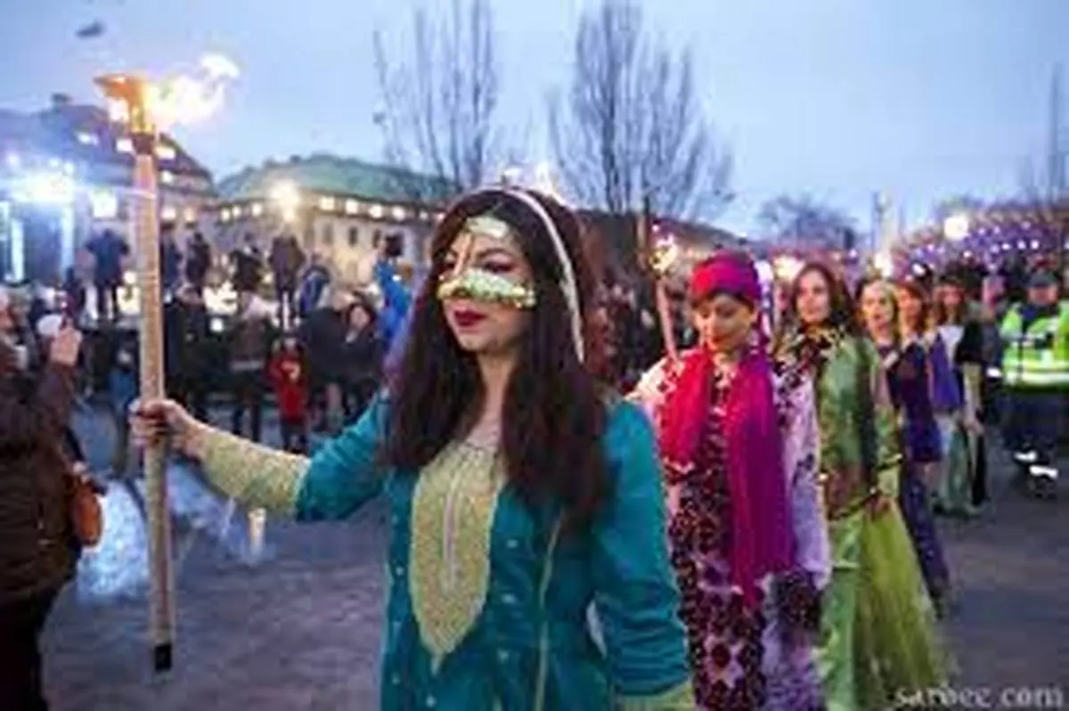 مراسم جشن چهارشنبه سوری در استکهلم سوئد با ساز و پوشش های زیبای ایرانی+ویدئو