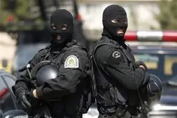 ماموران یگان ویژه با مردم و مغازه‌ و اموالشان چه کار می‌کنند؟