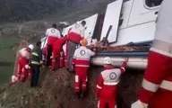واژگونی مرگبار اتوبوس در گردنه حیران |  ٨ تیم امدادى به محل حادثه اعزام شدند + ویدئو