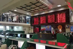 بورس هفته را با چراغ قرمز آغاز کرد 
