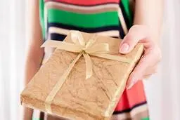 کتاب برای هدیه | ۵ نکته طلایی برای انتخاب + ۵ پیشنهاد
